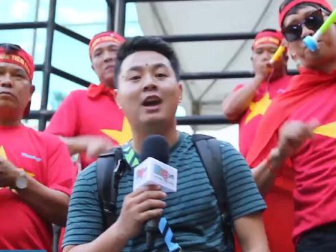 CĐV Sài Gòn vỡ òa, đốt pháo sáng ăn mừng bàn mở tỷ số-1