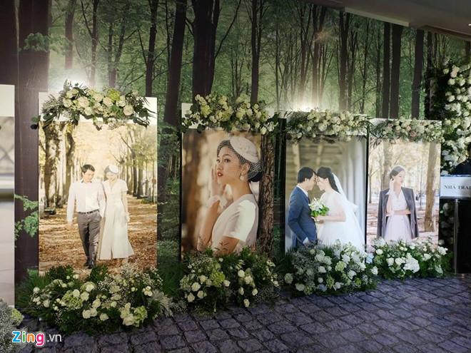 Á hậu Thanh Tú hôn bạn trai CEO trong lễ cưới lãng mạn-10