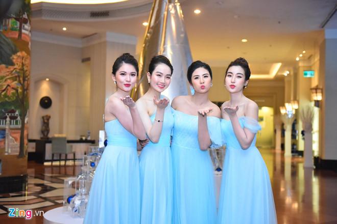 Á hậu Thanh Tú hôn bạn trai CEO trong lễ cưới lãng mạn-6