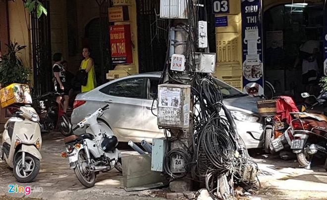 Nam sinh cấp 3 lái ôtô gây tai nạn liên hoàn-1