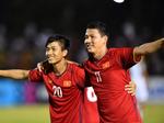 Phan Văn Đức ghi bàn nâng tỷ số lên 2-1 cho Việt Nam trước Philippines