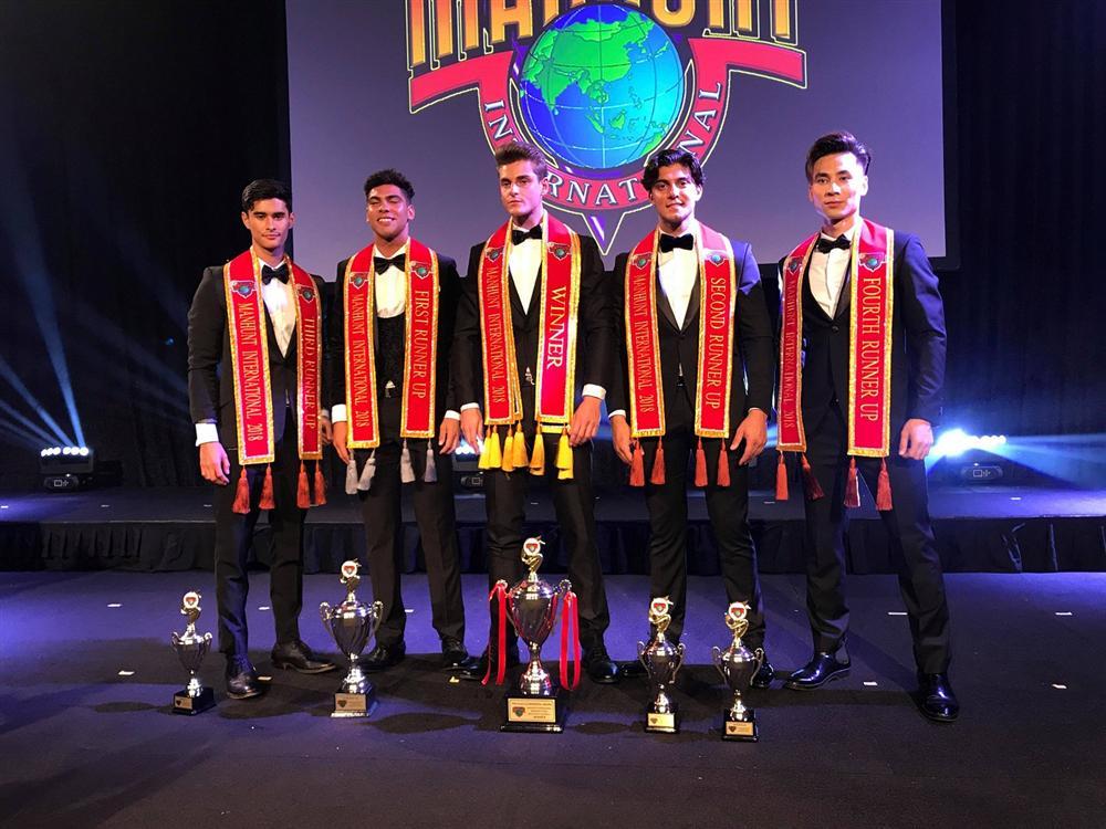 Đuối sức vì bỏ ăn nhưng Mai Tuấn Anh vẫn xuất sắc đoạt giải Á vương 4 Manhunt International 2018-2