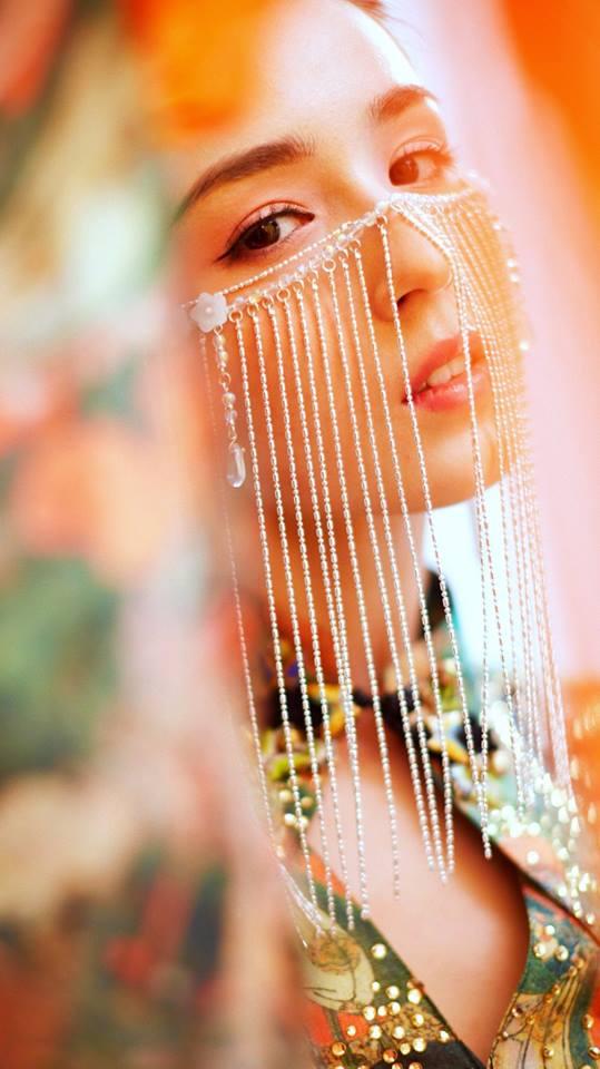 Cận cảnh nhan sắc đẹp tựa thiên tiên của mỹ nữ Tân Cương khiến Địch Lệ Nhiệt Ba phải dè chừng-9