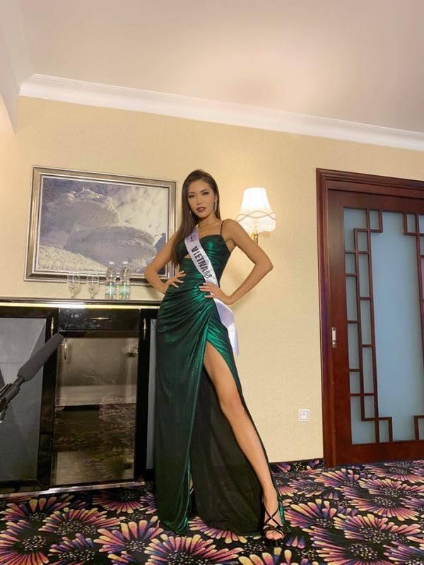 Chẳng ngại chuyện 3 người mặc chung 1 váy, Minh Tú ghi điểm mạnh với lòng tốt tại Miss Supranational 2018-5