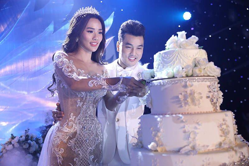 Chồng điển trai, giàu có của những mỹ nhân Việt kết hôn năm 2018-9