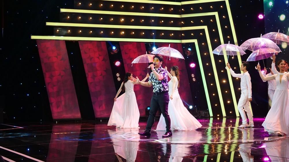 Việt Hương thót tim chứng kiến Hồ Bích Trâm cắn răng, cõng bạn diễn trên lưng để… nhảy dây-7