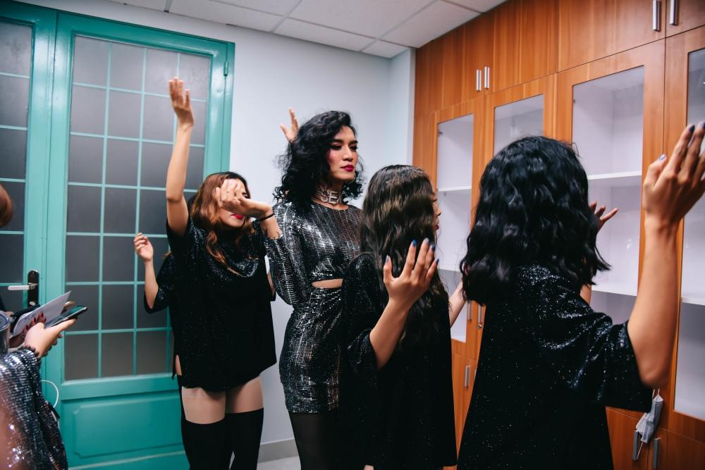 BB Trần lần đầu lipsync Như lời đồn, đốt mắt khán giả với màn vũ đạo sexy hết nấc-2