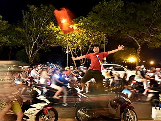 Xử lý 55 người 'bão' ở Sài Gòn đêm qua