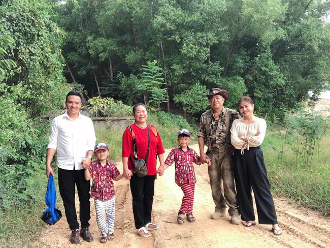 Như chưa từng hờn dỗi, BTV Hoàng Linh chia sẻ ảnh hôn phu chăm sóc 2 con trai chẳng khác nào ruột thịt-3