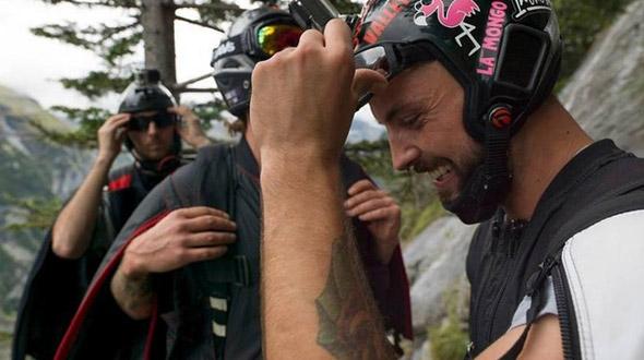 Thán phục cụ bà 82 tuổi nhảy dù ngoạn mục ở độ cao hơn 4000m-4