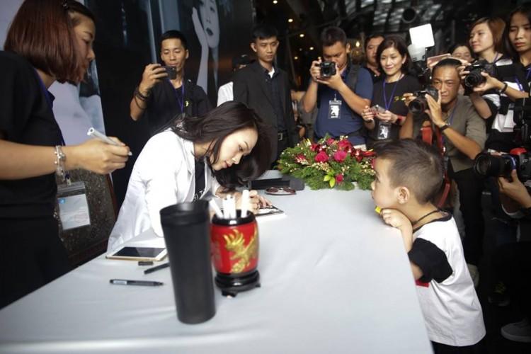 Tròn 1 năm Tâm 9 ra mắt, Mỹ Tâm gây sốt bởi hình ảnh đẹp tại buổi ký tặng album-5