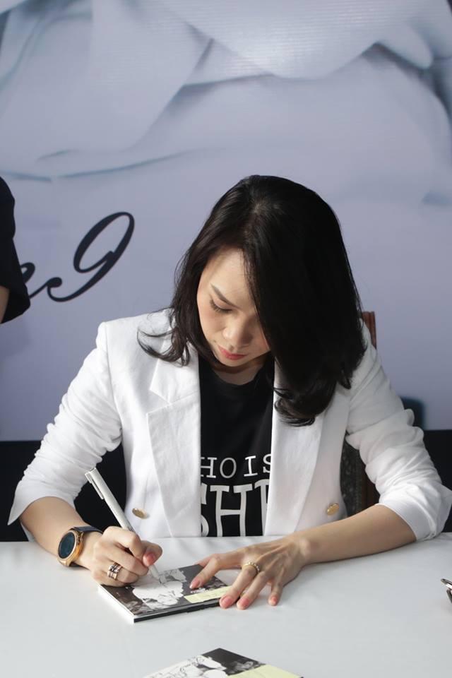 Tròn 1 năm Tâm 9 ra mắt, Mỹ Tâm gây sốt bởi hình ảnh đẹp tại buổi ký tặng album-7
