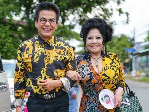 Đỡ không nổi gu thời trang hoa hòe hoa sói của MC Thanh Bạch ở tuổi 59-13