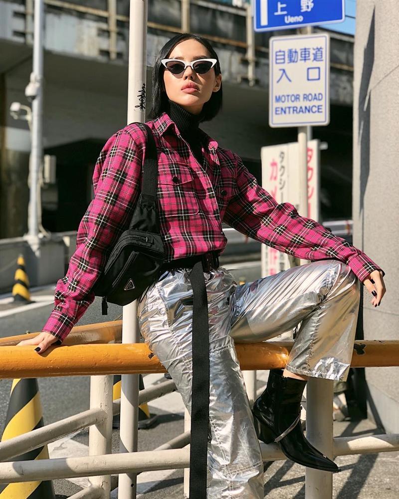 Thúy Vi đốt mắt với mốt quần short 15cm - Hòa Minzy diện đầm trắng thả thính trước tin đồn sắp lên xe hoa-4