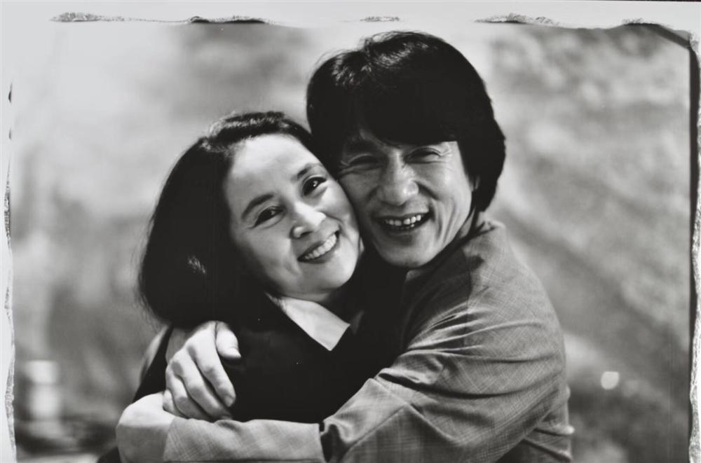 Người vợ làm gái nhảy của Thành Long: 36 năm ngậm đắng nuốt cay, chấp nhận nhìn chồng gái gú-4