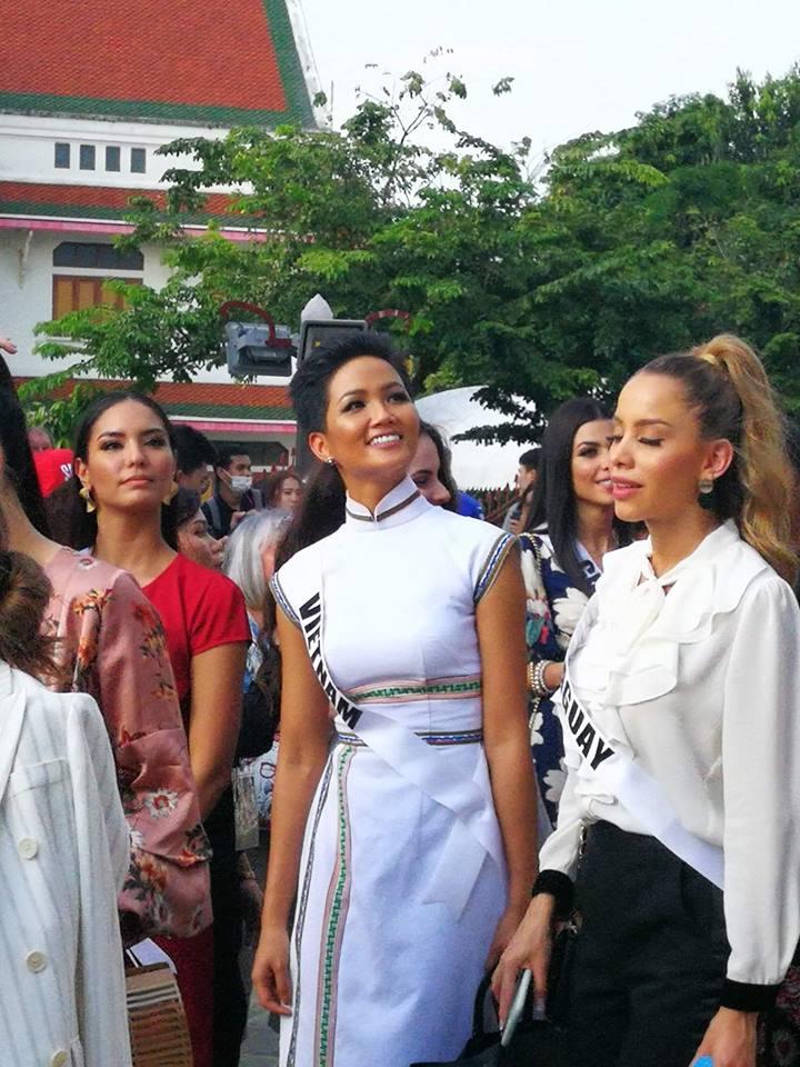 Bắn tiếng Thái khiến người dân phát cuồng, HHen Niê nổi bần bật giữa dàn mỹ nhân Miss Universe 2018-6