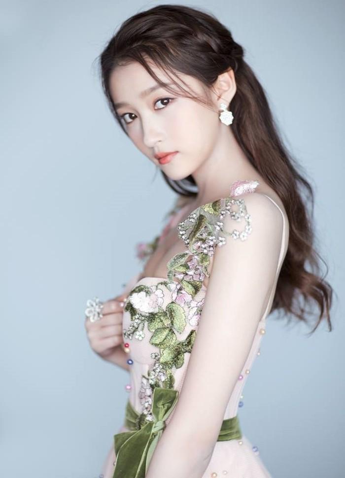 Những diễn viên Trung Quốc nổi tiếng chỉ nhờ quá đẹp-10