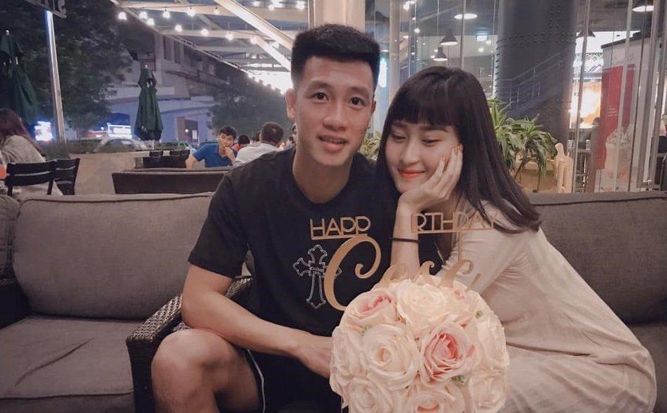 Chuyện tình cọc đi tìm trâu của tiền vệ Huy Hùng và hot girl đất Cảng-6