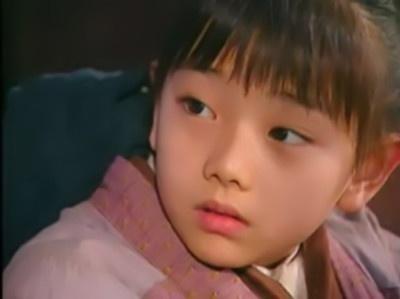 Sao nhí Hoàn Châu cách cách gây bất ngờ khi cạo tóc đi tu-2