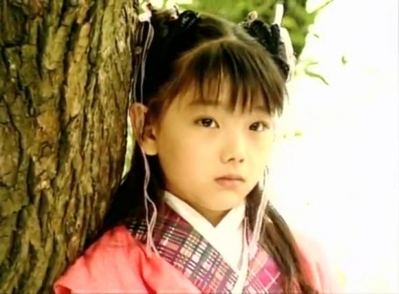 Sao nhí Hoàn Châu cách cách gây bất ngờ khi cạo tóc đi tu-5