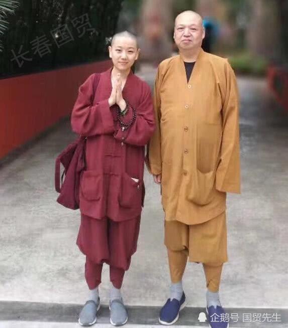 Sao nhí Hoàn Châu cách cách gây bất ngờ khi cạo tóc đi tu-6