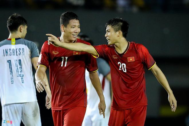 Song Đức của tuyển Việt Nam: Ngoài đời là chú cháu, trên sân là đồng đội-6
