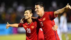 'Song Đức' của tuyển Việt Nam: Ngoài đời là chú cháu, trên sân là đồng đội