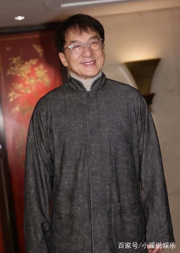 Vợ hờ nói gì khi Thành Long không nhắc đến tên con gái riêng trong tự truyện?-1