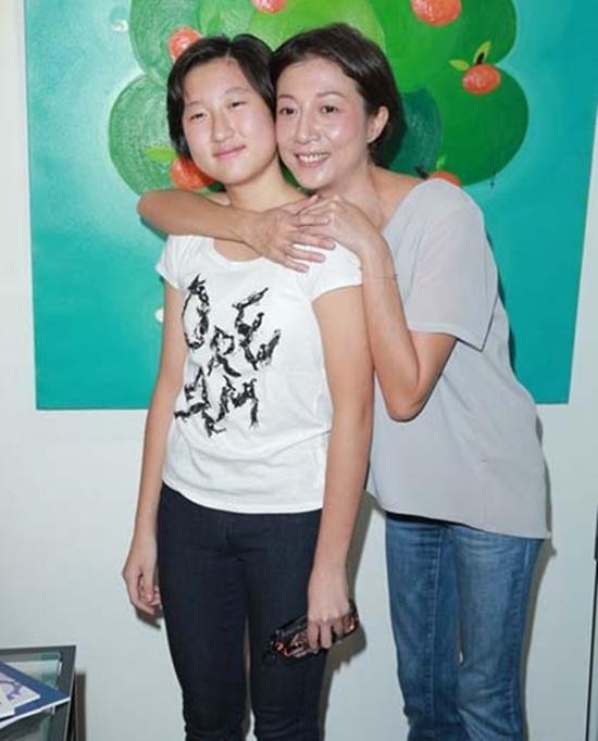 Vợ hờ nói gì khi Thành Long không nhắc đến tên con gái riêng trong tự truyện?-3