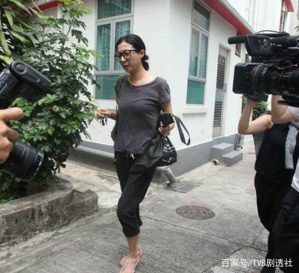 Vợ hờ nói gì khi Thành Long không nhắc đến tên con gái riêng trong tự truyện?-4