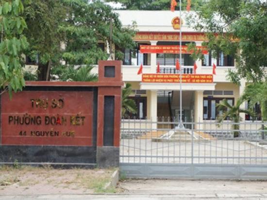 Nổ súng ở UBND phường: Cha bất lực nhìn con gái bị bắn tử vong