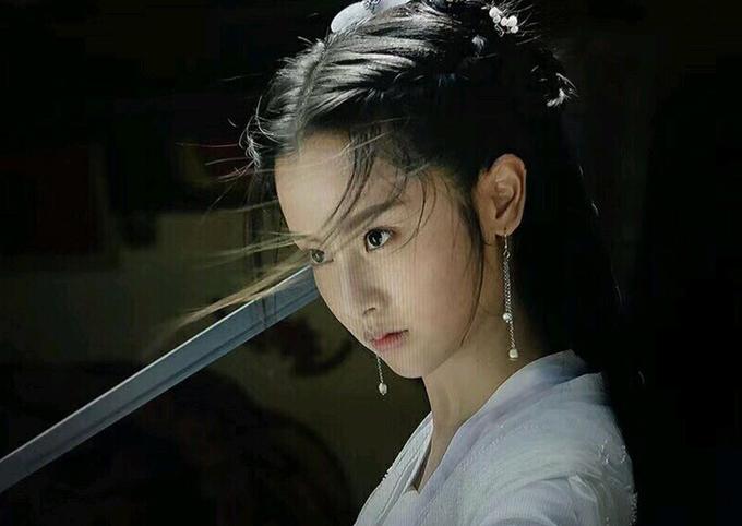 Bị chê thê thảm khi xuất hiện trên poster Thần điêu đại hiệp 2018, thực ra ngoài đời Tiểu Long Nữ rất xinh-3