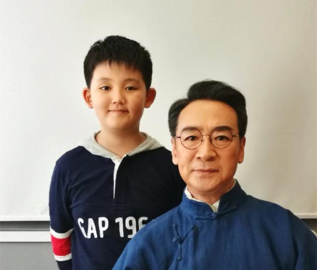 Khấu Chấn Hải - người cha đánh đập Triệu Vy như kẻ thù trong Tân dòng sông ly biệt bây giờ ra sao?-8