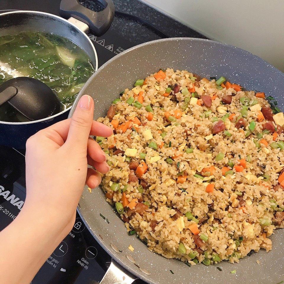 Vẫn biết là hàng giả nhưng Bà Tưng ngày càng khiến người nhìn say mê với vòng 1 như muốn đâm thủng váy-7