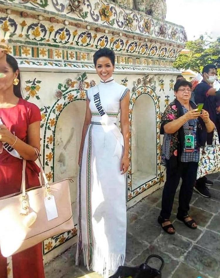 Tín nhiệm sắc trắng hợp mệnh, HHen Niê diện trang phục gam màu này từ đêm chung kết đến ngày về nước-11