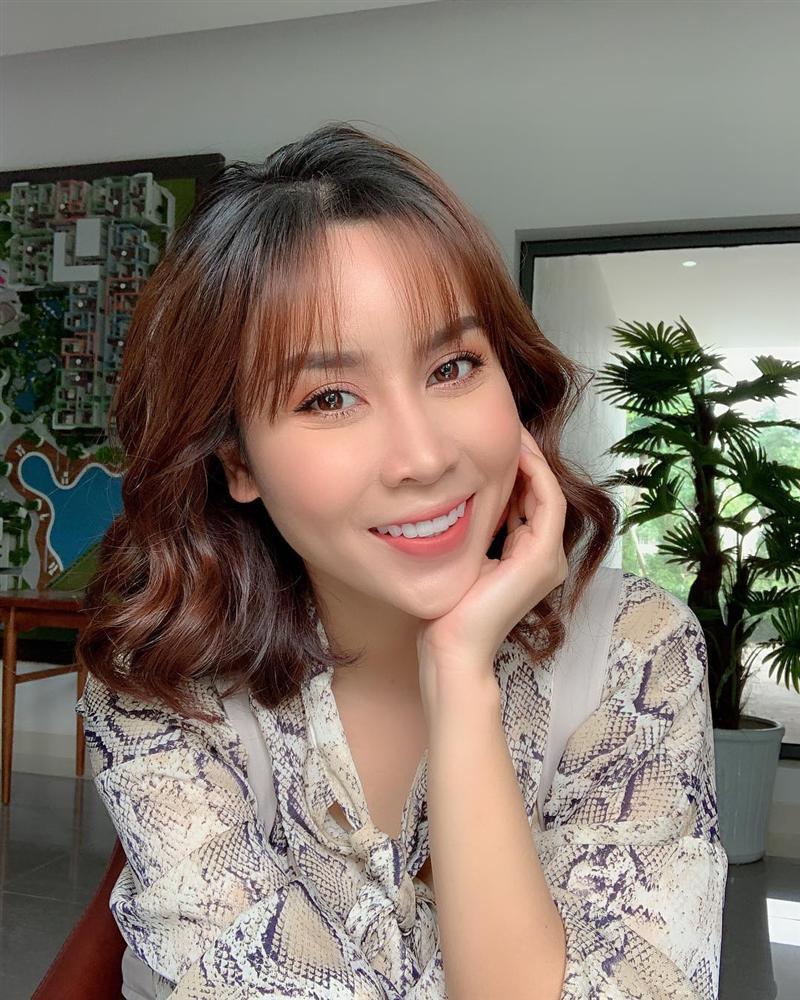 Ngọc Trinh: Dù bực bội nhưng soi gương thấy mình đẹp, tự nhiên tha thứ cho cả thế giới-7