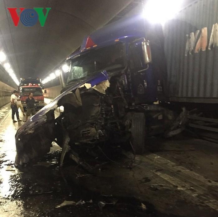 Tai nạn trong hầm đường bộ Hải Vân, ách tắc giao thông Bắc - Nam-2