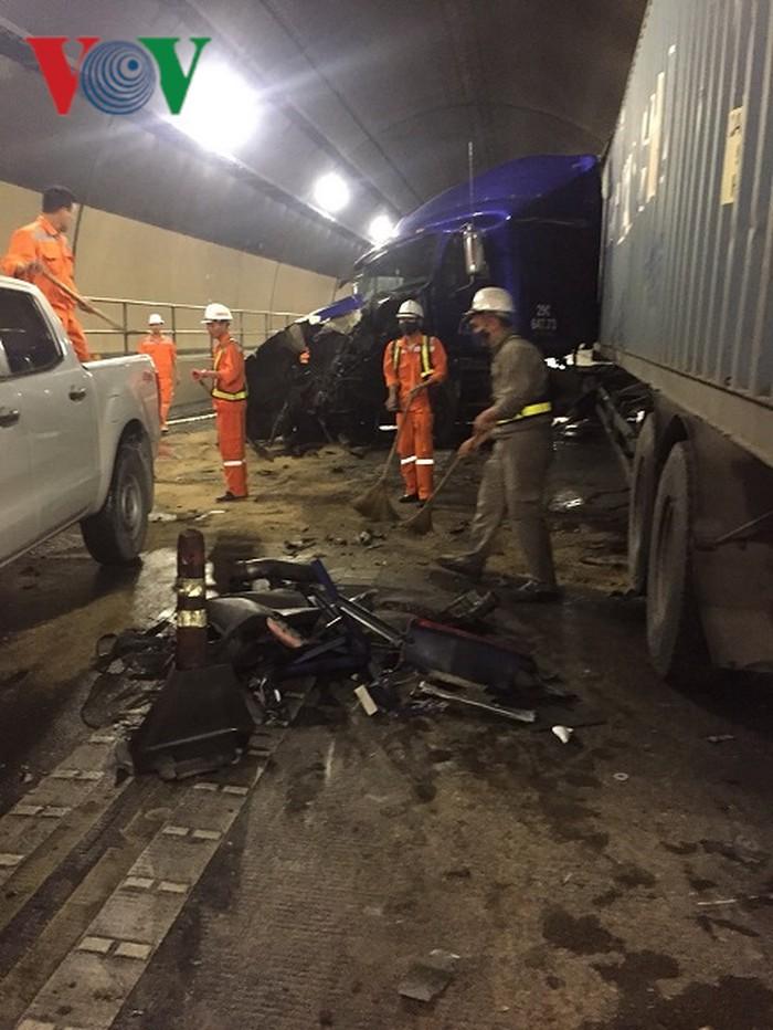 Tai nạn trong hầm đường bộ Hải Vân, ách tắc giao thông Bắc - Nam-3