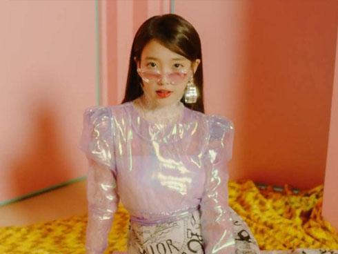 Chỉ với một cái hất tóc, nữ thần IU khiến cộng đồng mạng trầm trồ hết lời-10