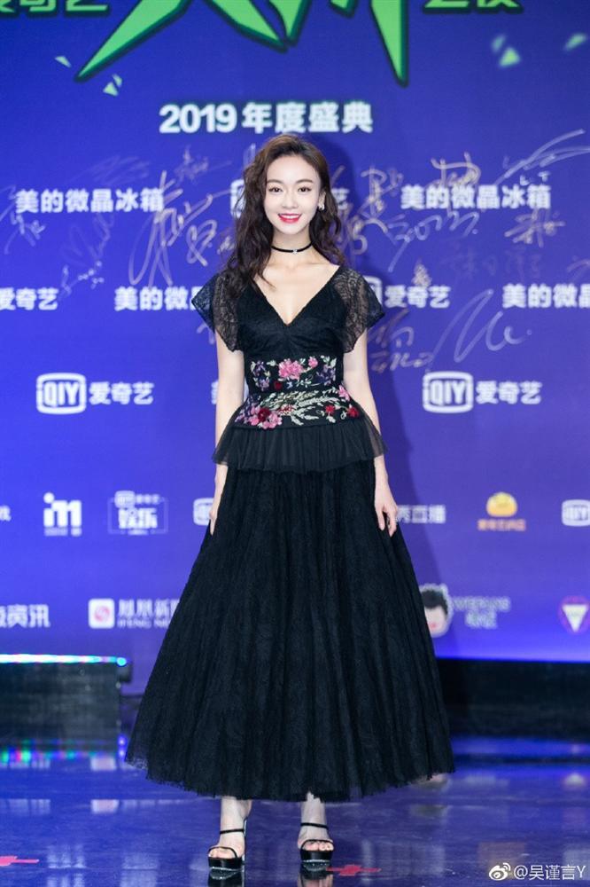 SAO MAKE OVER: Minh Hằng chưa thoát kiếp mặt dài - Elly Trần cưa sừng thành công nhờ xuống tóc-3