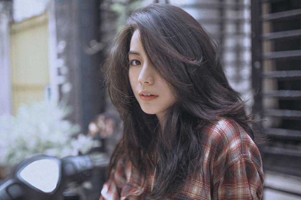 Cô nàng đi dép lê, ngồi bụi cây, chụp ảnh tự sướng vẫn xinh đẹp bất chấp-3