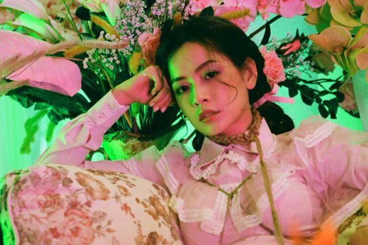 SHOCK: Lọt hình ảnh Chi Pu tạo dáng nhạy cảm trong những cảnh không được lên sóng của MV 16+-6