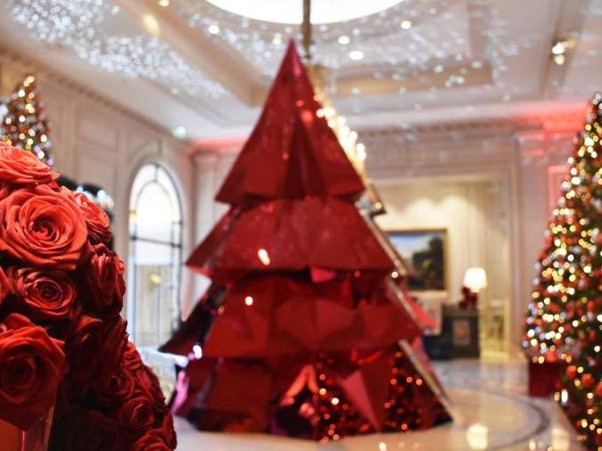 Thử thách gây sốc, tay không bám vào vách đá ở độ cao trăm mét-5