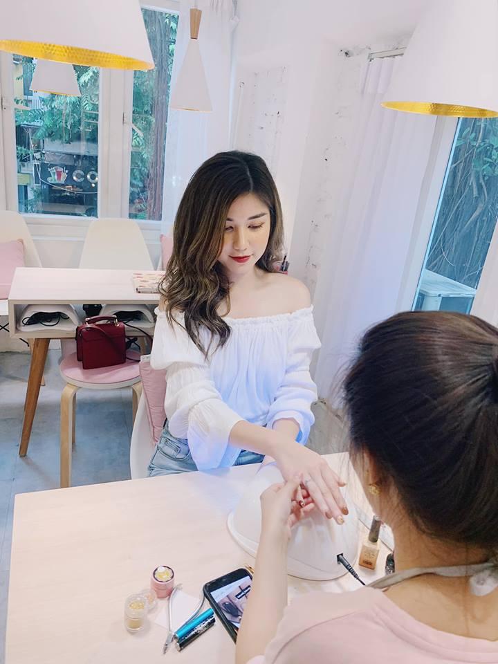 Huyền Baby khoe ảnh đọ sắc cùng chị và em gái, dân tình tấm tắc: Các cụ thân sinh quả thật khéo đẻ-4