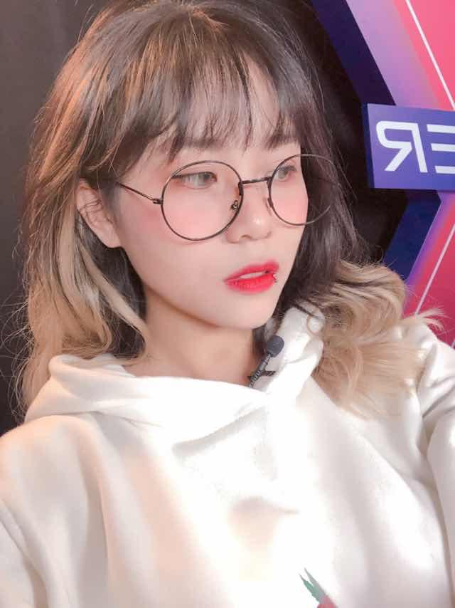 Huyền Baby khoe ảnh đọ sắc cùng chị và em gái, dân tình tấm tắc: Các cụ thân sinh quả thật khéo đẻ-10