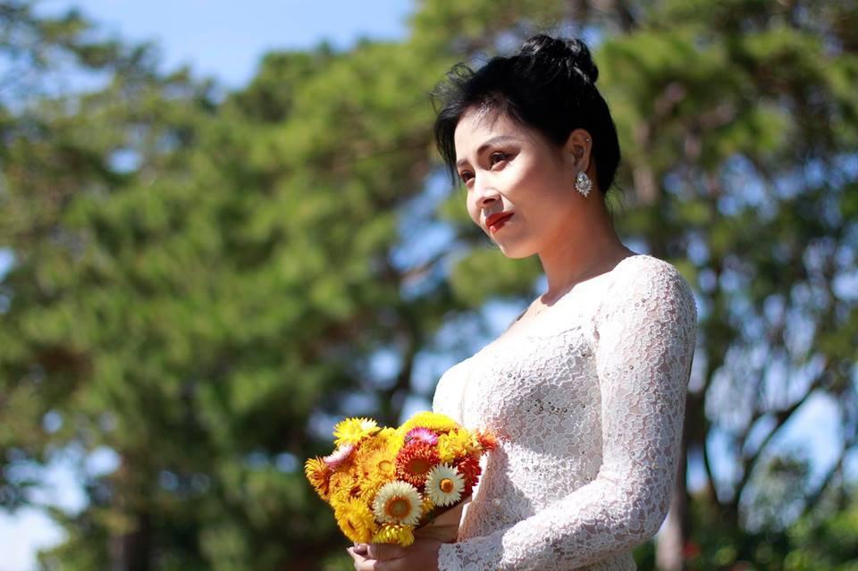 Không xóa bình luận, MC Hoàng Linh thẳng thắn đáp trả khi bị mỉa mai bỏ hai con cho chồng cũ chăm sóc để lấy tình mới-1