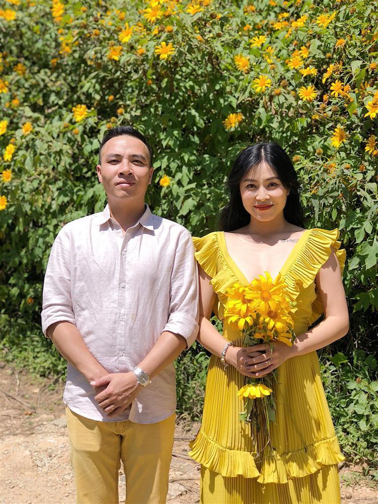 Không xóa bình luận, MC Hoàng Linh thẳng thắn đáp trả khi bị mỉa mai bỏ hai con cho chồng cũ chăm sóc để lấy tình mới-2