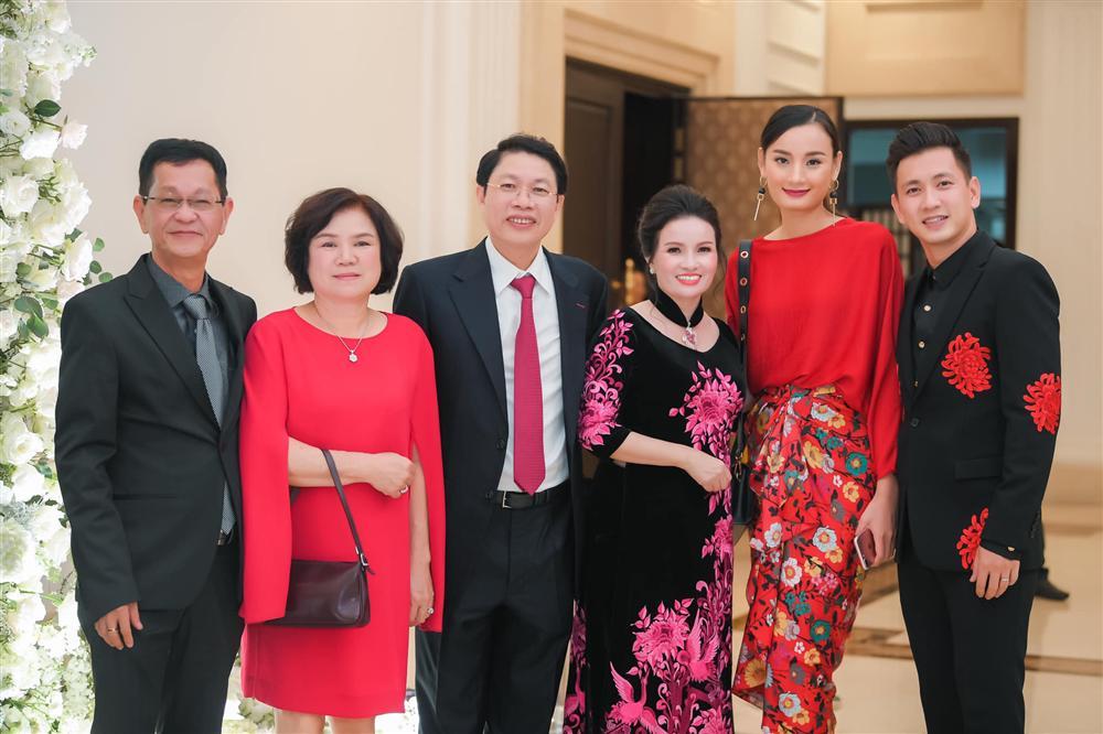 Hoa hậu Diễm Hương được khen ngủ thôi cũng đẹp khi bị chụp trộm khoảnh khắc say giấc nồng-5