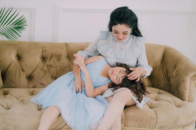 Lâu lâu mới xuất hiện, con gái 7 tuổi của danh hài Thúy Nga khiến nhiều người bất ngờ vì ngày càng ra dáng thiếu nữ-5