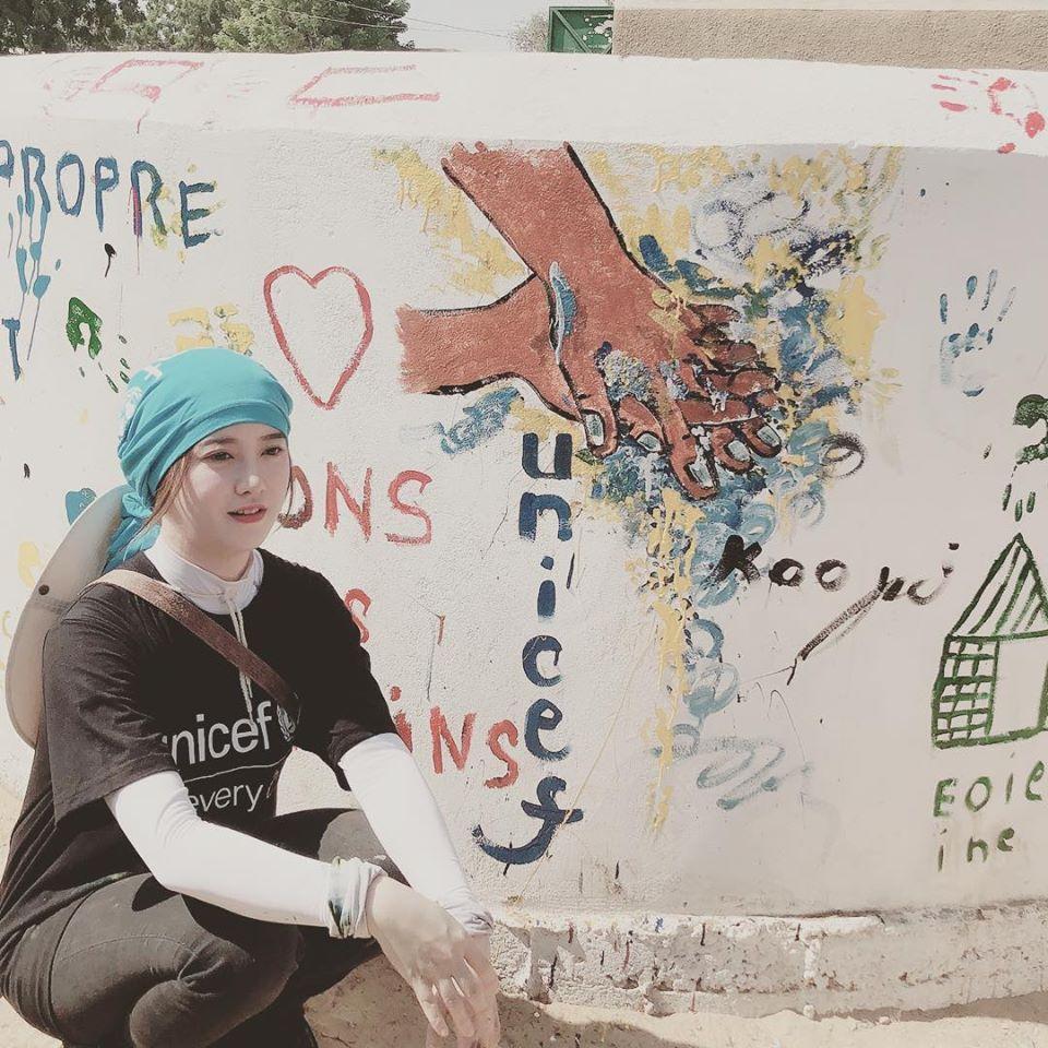 Nàng cỏ Goo Hye Sun xinh đẹp và giản dị đi làm từ thiện ở trời Âu-2